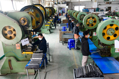 中山五金企业迎“开门红” 员工齐返岗赶制亿元订单，新工厂暑期投产添动能